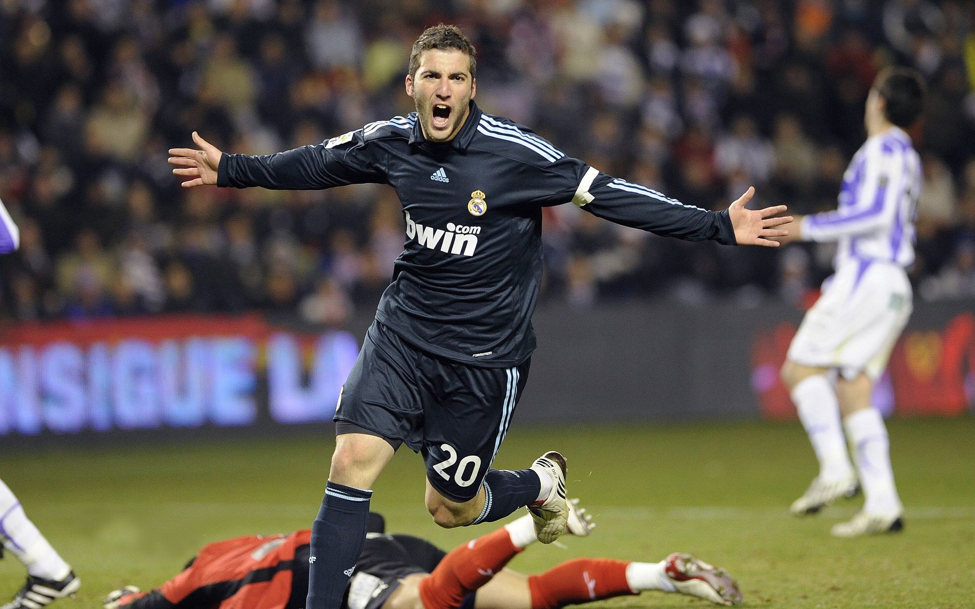 亚洲杯即将开打，国足小组赛迎战日韩劲敌，国足亚洲杯小组出线