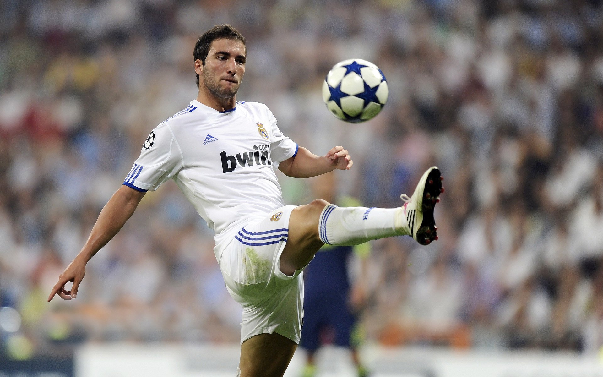 巴拉多利德连胜告急，球队状态有所下滑